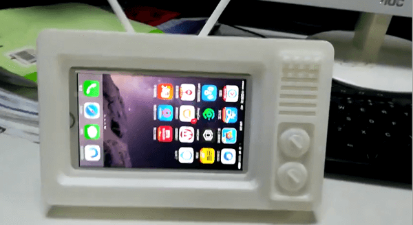 一技術宅的腦洞：3D打印復古電視機竟能‘吃掉’手機！